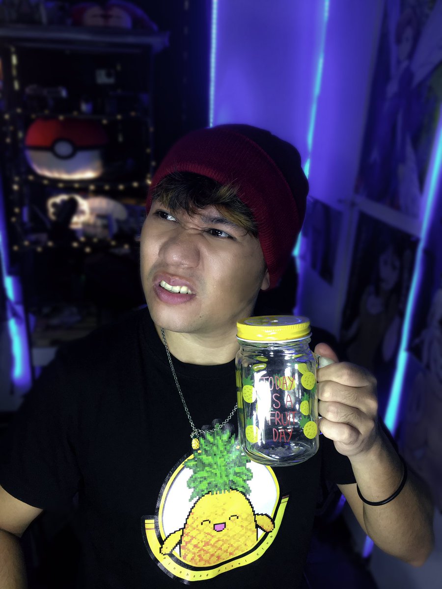 grafinx's tweet photo. I do not understand pineapple haters 🍍❤️ https://t.co/InI5NuWUMV