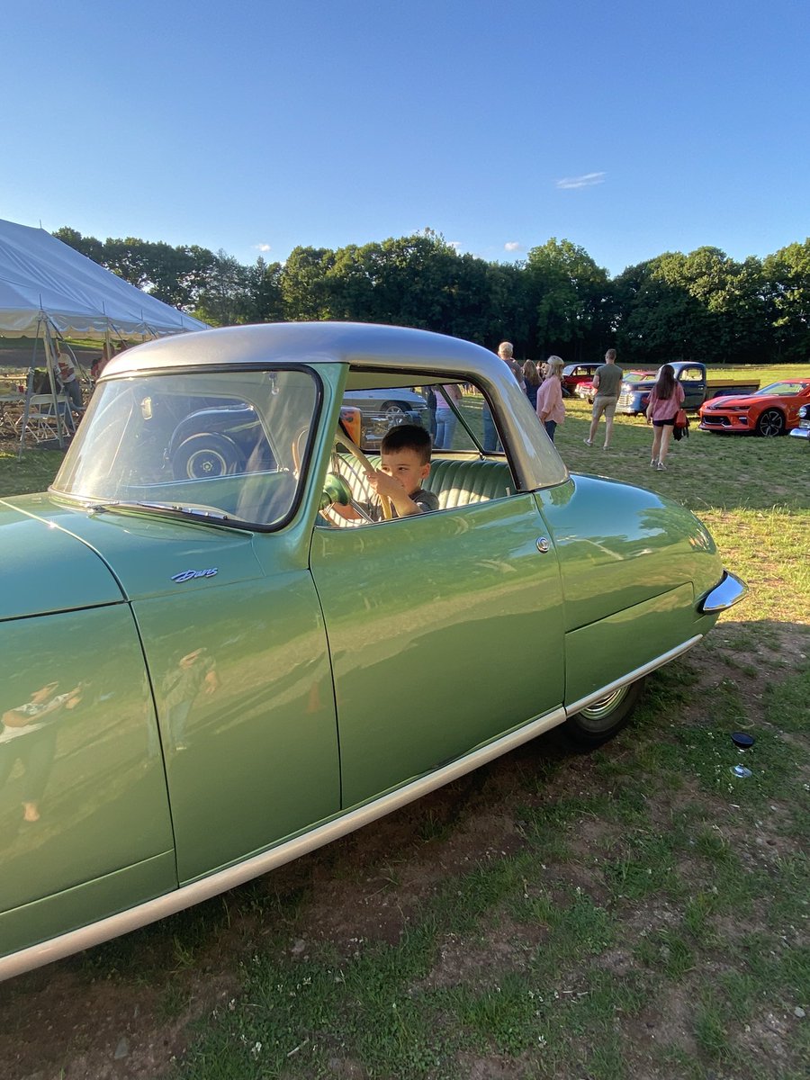 HopsOnTheHill's tweet photo. The days are getting cooler but Cruise Nights bring the heat! 🔥🍻🚘 Join us Thursday 4-8—show off your car or just come enjoy the view, some brews, &amp; grab dinner from Los Mariachis on Wheels 🚚 Fun for the whole family!

#HopsontheHill #CTbeer #CTcars #CTcarmeets #GlastonburyCT https://t.co/R98CNWTIRR