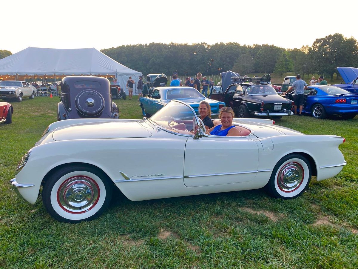 HopsOnTheHill's tweet photo. The days are getting cooler but Cruise Nights bring the heat! 🔥🍻🚘 Join us Thursday 4-8—show off your car or just come enjoy the view, some brews, &amp; grab dinner from Los Mariachis on Wheels 🚚 Fun for the whole family!

#HopsontheHill #CTbeer #CTcars #CTcarmeets #GlastonburyCT https://t.co/R98CNWTIRR