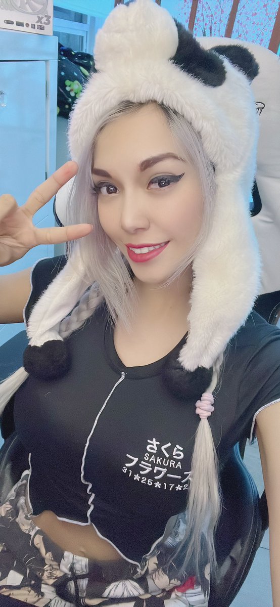 🌸Momo Kim Lee🌸 on Twitter: "Hi 💕💕💕"