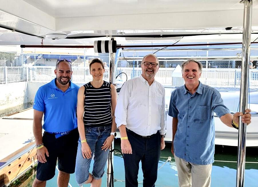 SunwaterM's tweet photo. Docked within steps of the electric vehicle show in San Diego.Floating mobile hospitality suite with 100 show attendees on an electricboatride. HelenCzerski and RobertLlewellyn of #FullyChargedLive, stopped by with SeanFisher of @Oceanvolt_Ltdand JamesRichmond of @SunwaterMarine https://t.co/3L3Ib4LfVo
