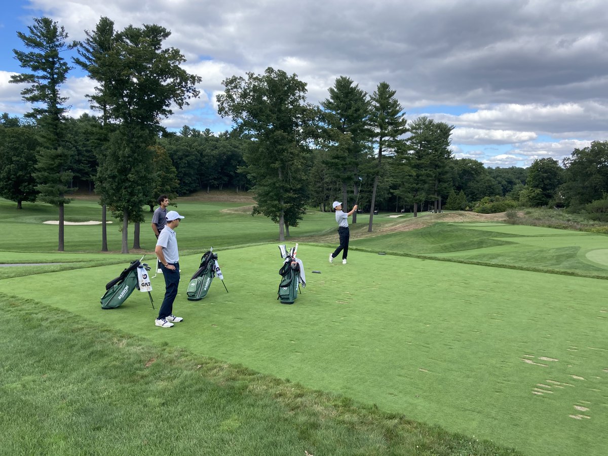 BabsonGolf's tweet photo. The Beavers prepare for this weekends tournament at Williams College with some practice at Wellesley Country Club's Carriage Course. Here are some pictures. https://t.co/f5AGMfaxg3