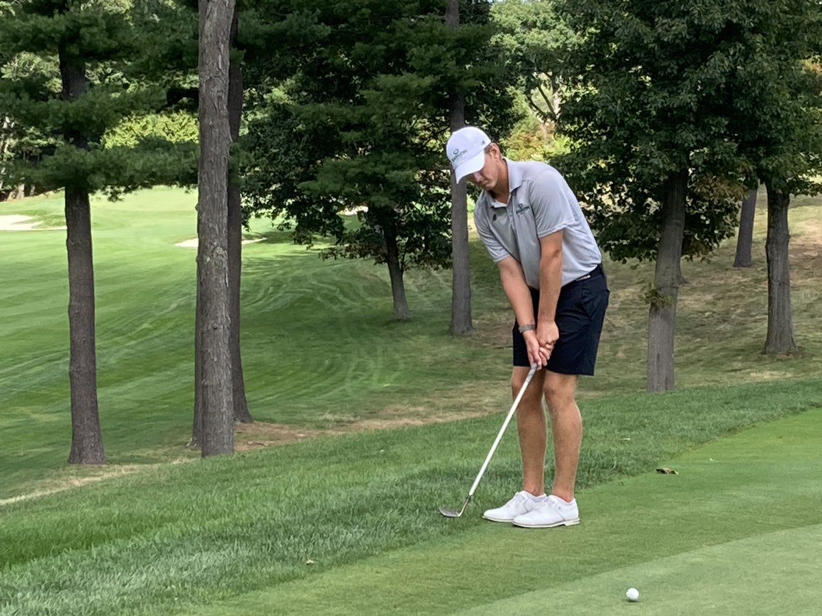 BabsonGolf's tweet photo. The Beavers prepare for this weekends tournament at Williams College with some practice at Wellesley Country Club's Carriage Course. Here are some pictures. https://t.co/f5AGMfaxg3
