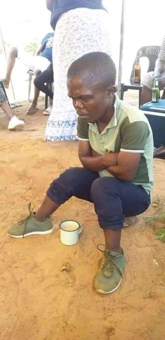 emgke_7's tweet photo. Miguna miguna waiting for his red alert to be lifted 😂 https://t.co/l9lKzyENro