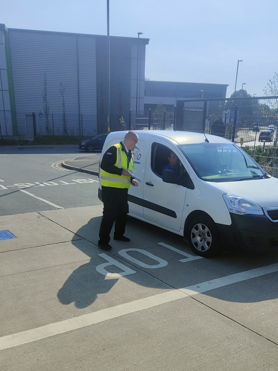 Hard at work at one of our local businesses sites. Jonathan is one of SNSG’s security officers. 💪🏼

#snsg #security #birminghamsecurity #securityservices #businesssecurity #localbusinesses #keepingyousafe #communitysafety #workplacesecurity