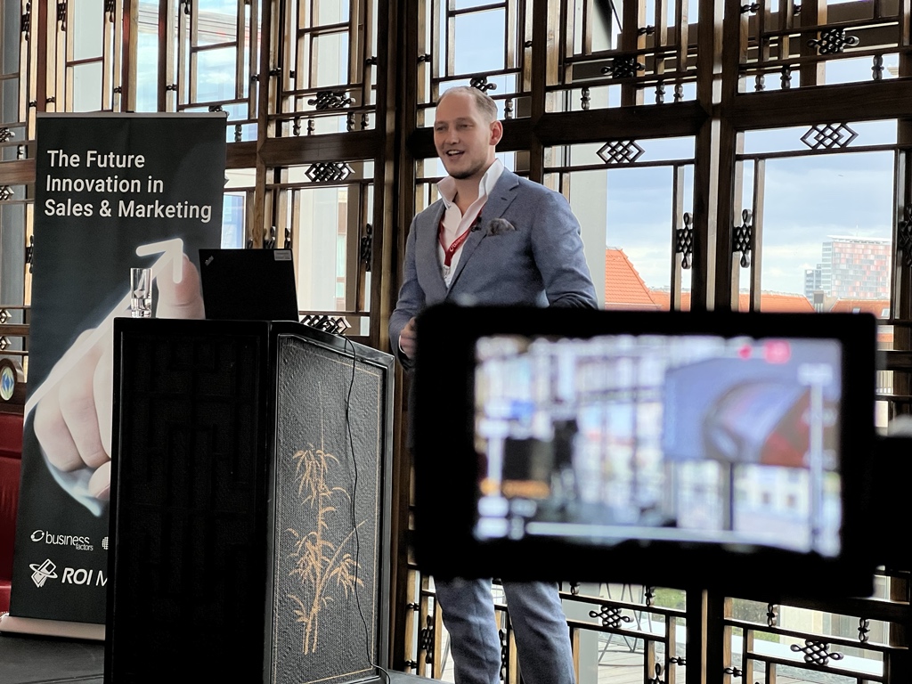 BFactors's tweet photo. Und den Start macht Nikolas A. Sturmowski. Sales Director bei Porsche Berlin.

#roi #businessfactors https://t.co/d8M5LCE7H8