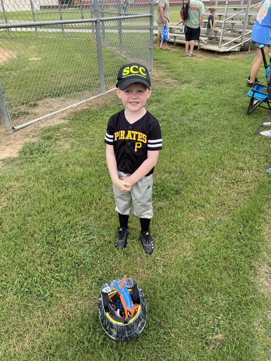 NathanSoltis2's tweet photo. @MarkPayton2 #keeppounding them out of the ballpark. Your little fan is a Harrisburg Pirate this fall, come check out T ball games on Saturdays after your season is over! He wanted #4, jerseys come out this Saturday. DM if interested. https://t.co/ciZkiLLktr