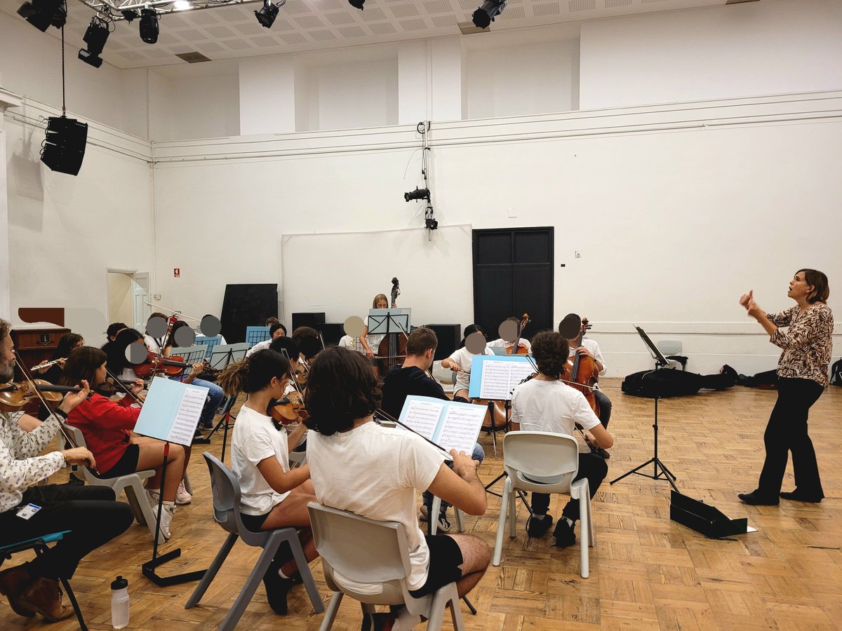 StJuliansSPrin's tweet photo. The first rehearsal of the year with @StJuliansMus - a big year of performances ahead with a variety of ensembles and choirs. Great to see the commitment starting early! #TheSoundofLearning https://t.co/pgaVtzopxF