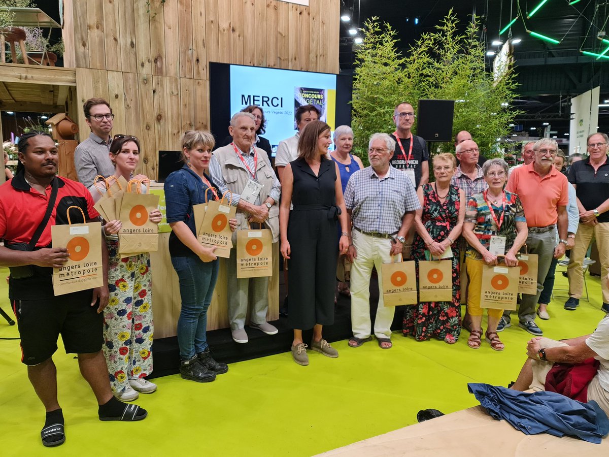 ISAGRAM49's tweet photo. #AngersSuperNature🌿
"Révélez votre nature" ! Remise des prix du concours végétal de la Ville d'@Angers ! Des 🌺 et des🪴 sur les balcons, terrasses et le long des mûrs ! #NatueEnVille dans tous les quartiers ! https://t.co/l8Dqk0RGgX
