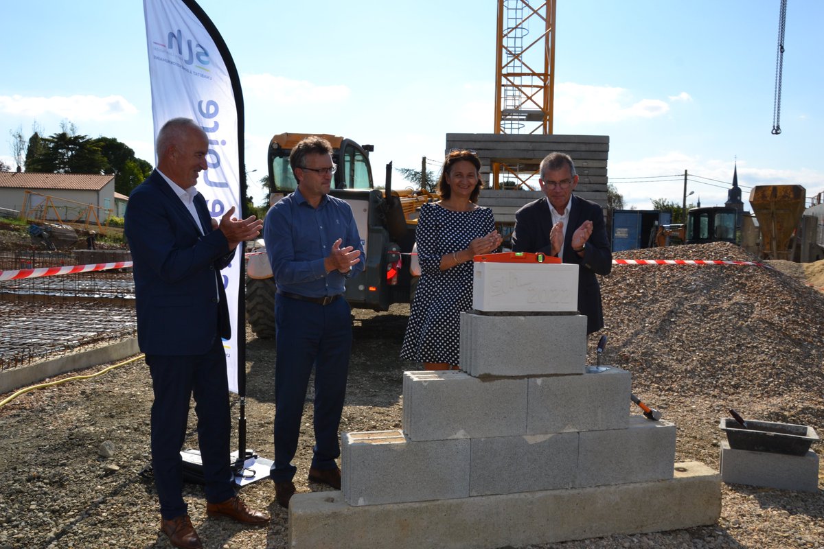 Sèvre Loire Habitat (@sevreloirehab) on Twitter photo Pose de la 1ère pierre pour la future résidence Seniors du May-sur-Evre. 22 logements pensés pour nos ainés qui seront acquis en VEFA auprès du promoteur-aménageur SOPHIA et livrés fin 2023
#Construction #seniors <a href="/isabelleleroy4/">Isabelle Leroy</a> Pose de la 1ère pierre pour la future résidence Seniors du May-sur-Evre. 22 logements pensés pour nos ainés qui seront acquis en VEFA auprès du promoteur-aménageur SOPHIA et livrés fin 2023
#Construction #seniors <a href="/isabelleleroy4/">Isabelle Leroy</a>