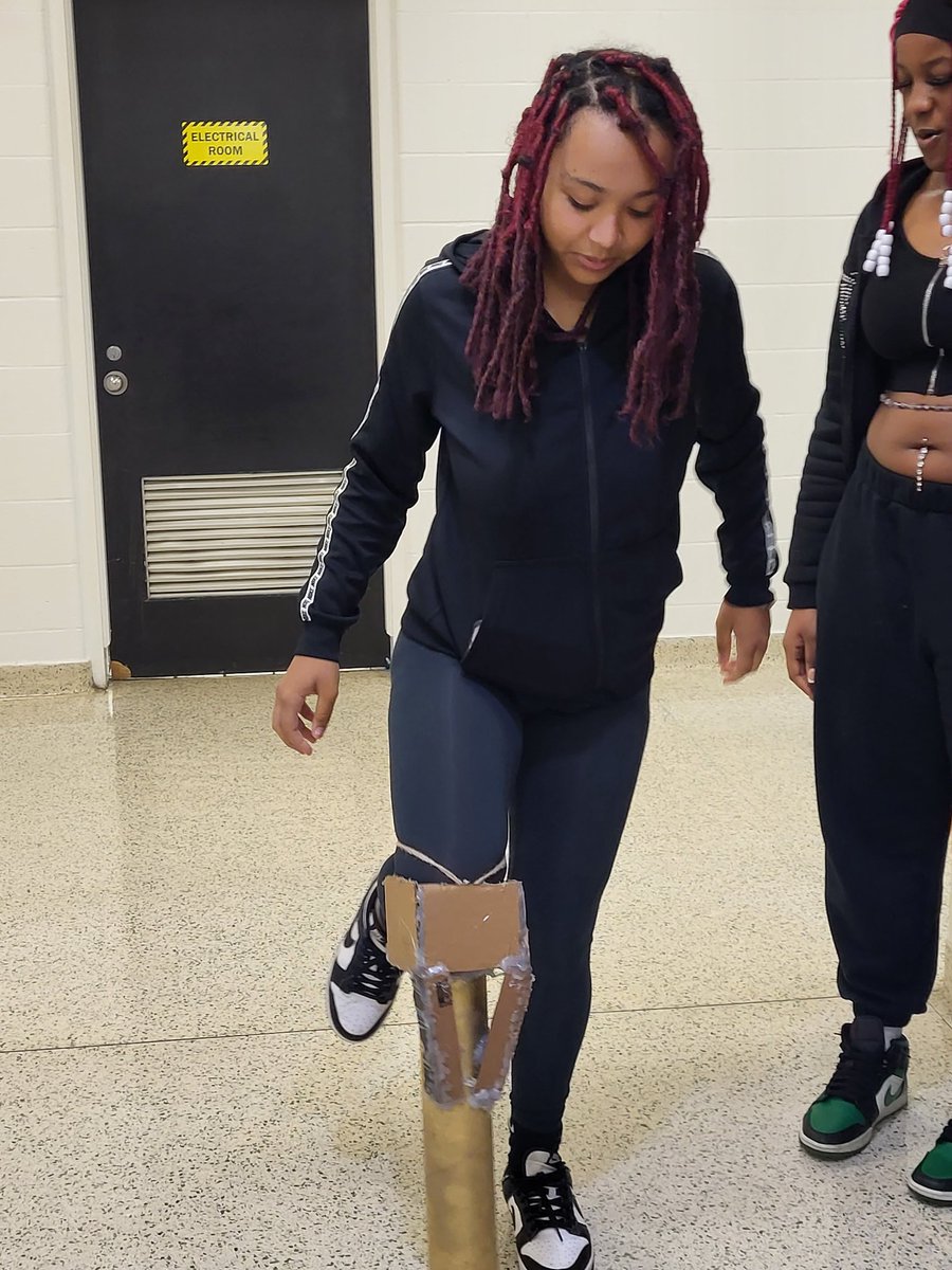 MrsSmithNHS's tweet photo. @ClarksonSTEM's entrepreneur students test out their prosthetic prototype. @NorthgateProud students are #RealWorldProblemSolvers @catoncurriculum @Jeff_Evancho @RJLongNGSD https://t.co/SE2Hh7MCus