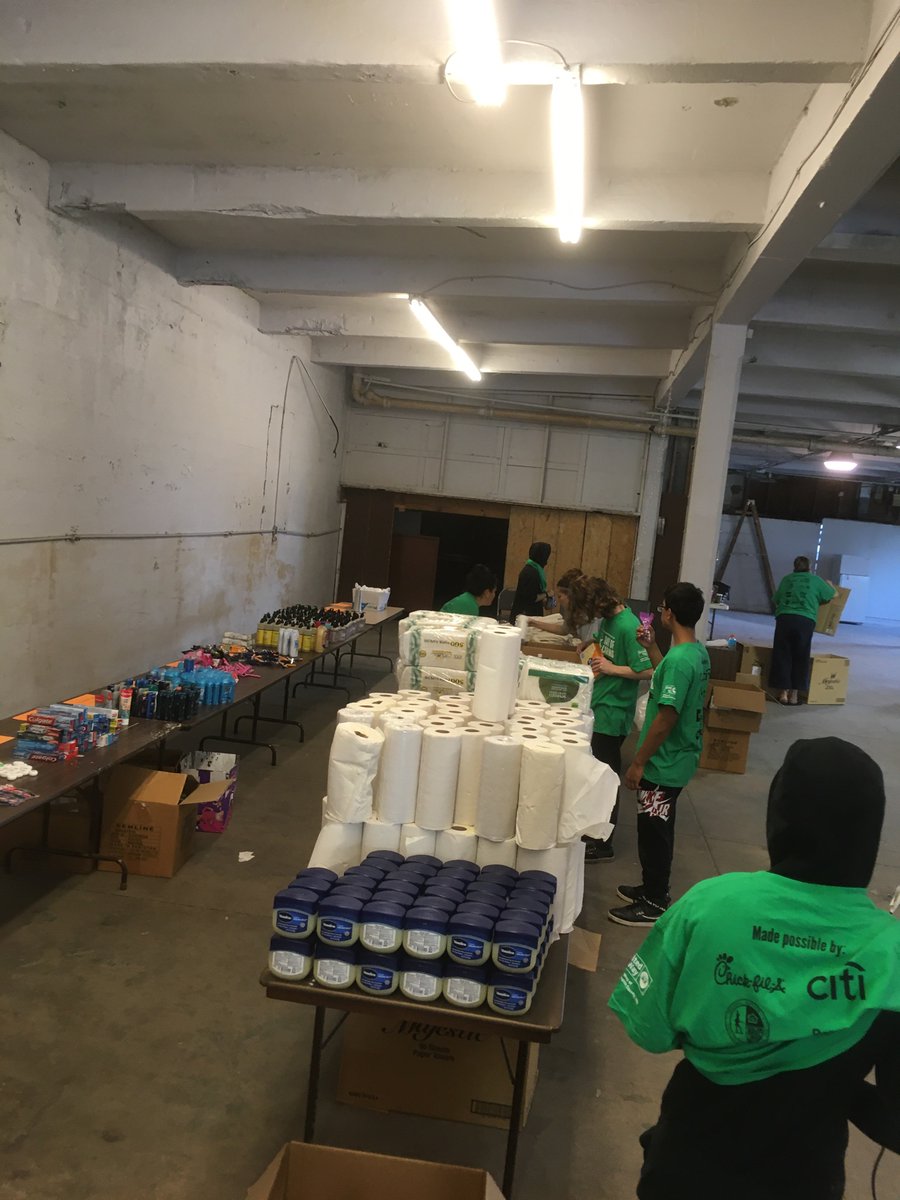 Our high school students participated in United Way’s Day of Caring today #communityfirst <a href="/antietamacad/">Antietam Academy</a> <a href="/wcpsmd/">WCPS Maryland</a>