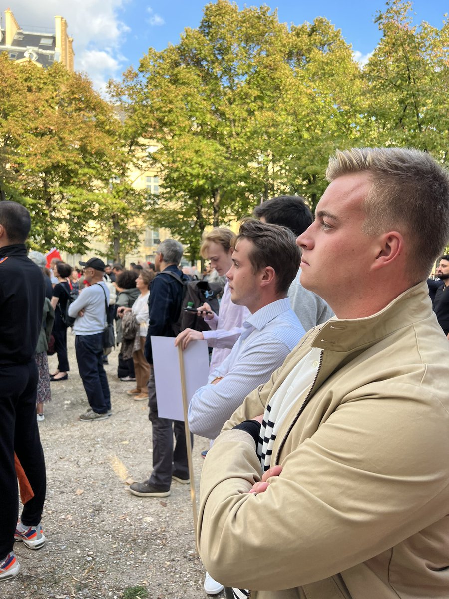 Reconquete_off's tweet photo. .@stanislasrig, @Stephane_Ravier, @GarenShn et différents membres de Reconquête sont présents à la manifestation en soutien au peuple arménien. https://t.co/iJ2LogIGDQ