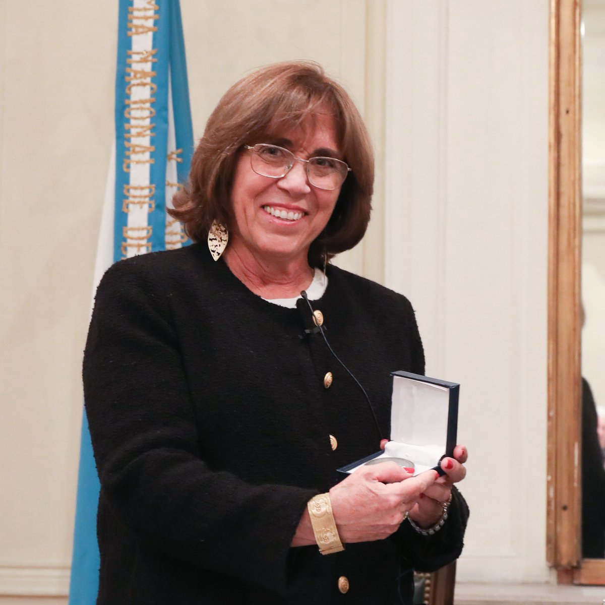 EGobiernoUA's tweet photo. #OrgulloAustral - La profesora Dra. Frida María Armas Pfirter @m_pfirter fue incorporada como académica titular de la Academia Nacional de Derecho y Ciencias Sociales de Bs As y es la tercera mujer en la historia en incorporarse a dicha Academia.
Nota👉 https://t.co/8KRwIrDB9e https://t.co/RqZs71DlsR
