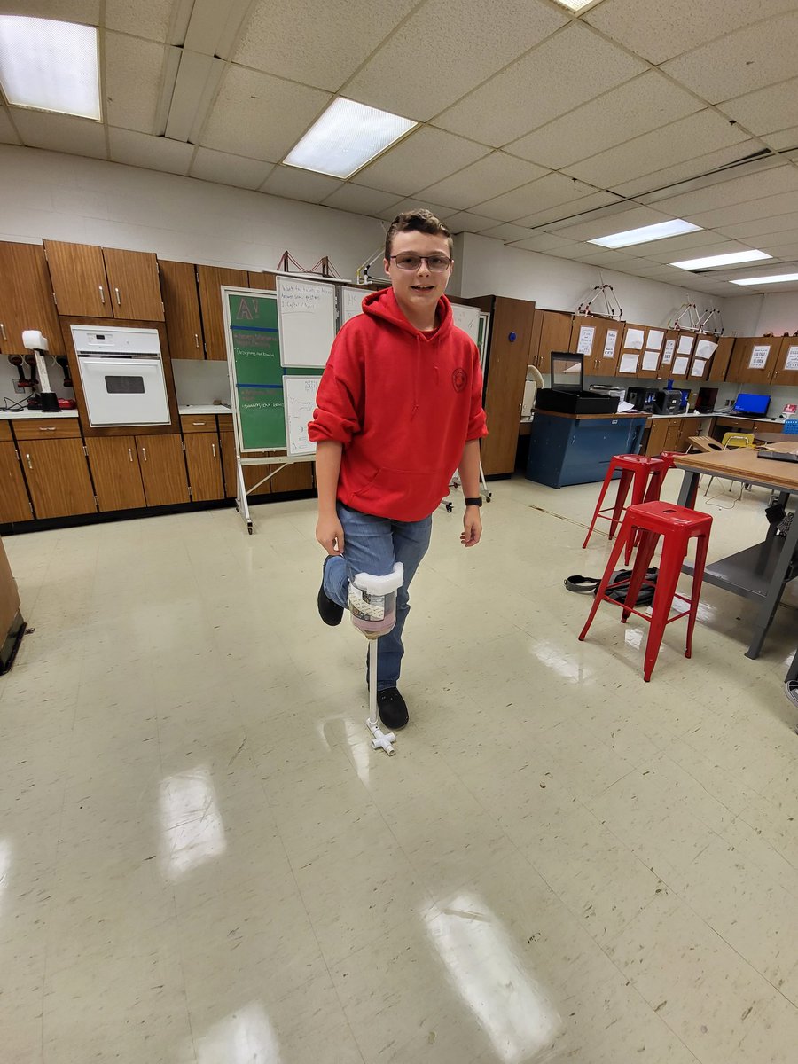 MrsSmithNHS's tweet photo. @ClarksonSTEM's entrepreneur students test out their prosthetic prototype. @NorthgateProud students are #RealWorldProblemSolvers @catoncurriculum @Jeff_Evancho @RJLongNGSD https://t.co/e2fH0qqfOv
