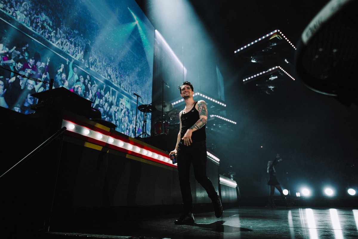 PanicAtTheDisco's tweet image. Good ol' Minnesota

#VivaLasVengeanceTour