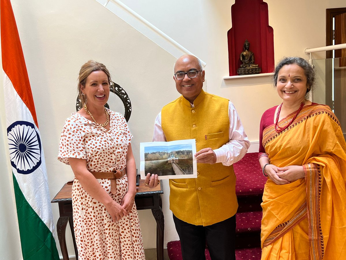 IndiainIreland's tweet photo. Ambassador @AkhileshIFS and Mrs Reeti Mishra meeting with Ms Cora Cummins, ceramic artist, creator, designer and teacher.
@IndianDiplomacy @MEAIndia @AmritMahotsav https://t.co/mZRAuPYyNc