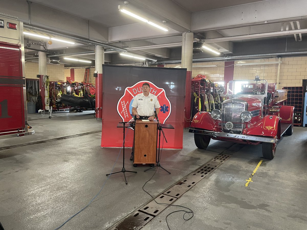 RIGHT NOW: Duluth Fire giving an update on last night’s structure fire on 4th St in Central Hillside. Officials say building will probably be a total loss. @KBJR6news/@CBS3Duluth