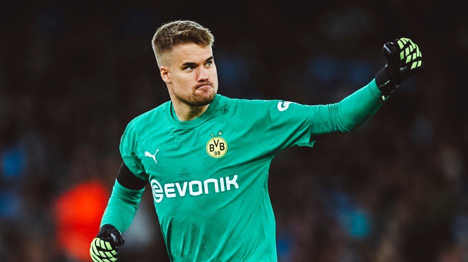 Ab1Gk's tweet photo. Another night in the @ChampionsLeague for our man Alexander Meyer as his @BlackYellow side travelled to @ManCity Alex was wearing our Undici NERO Flash
#championsleague #goalkeepers #goalkeepergloves #bvb09 https://t.co/lAHbxoEnxk