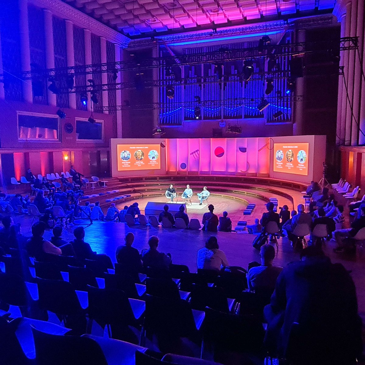 AlphadayHQ's tweet photo. What a perfect way to start the day. We're currently at @DuneAnalytics's Dunecon!
We've got some GREAT things coming this week.
#dunecon #dApps #DappCon22 https://t.co/siZhVucwu9