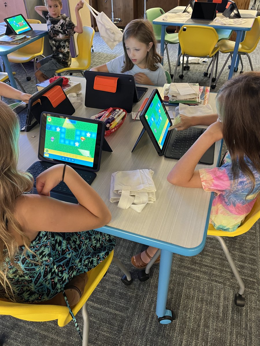 library_wles's tweet photo. Second graders in @WLE_Nichols class explored the world of coding today! #wlespride #CelebrateKISD https://t.co/YxrSe777aV