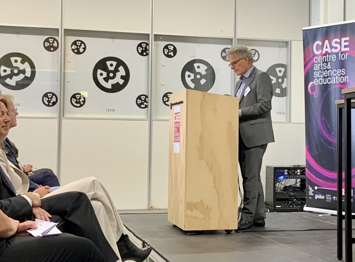 KennethHeijns's tweet photo. Prachtige opening van het Centre for arts &amp; sciences education. Inspirerende speeches door @bertverveld @RHDijkgraaf en @MarjoleinMoor. Over armoede en ongelijkheid, kunst en wetenschap, vervagen van grenzen en een wereld van mogelijkheden als we het onbekende omarmen. https://t.co/zdEebwF8vX