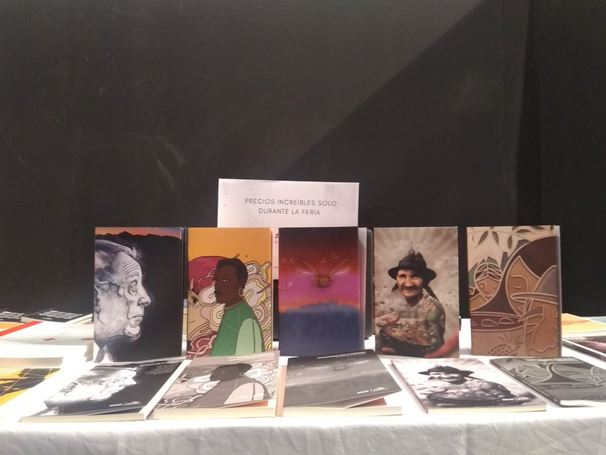 UDLAediciones's tweet photo. En este tercer día de la #FILPUCE, te recomendamos nuestros libros de música y literatura. Además, si realizan una compra por más de 15 dólares, les regalamos una libreta. 

¡No se lo pierdan! 

#LibrosUDLA
#UDLAEdiciones. https://t.co/IHz2pIknZE
