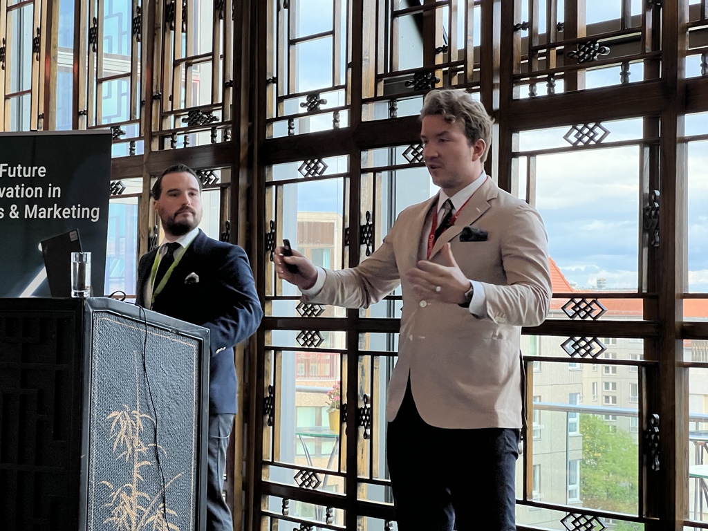 BFactors's tweet photo. Nach Porsche, danke Nikolas, geht es auch sofort ohne Umwege weiter mit Fabian E. Fuchs. Fabian ist Managing Director Germany
bei Convega GPI. Hier ist Plant-Based Future das Top Thema. https://t.co/8HjaB589cu