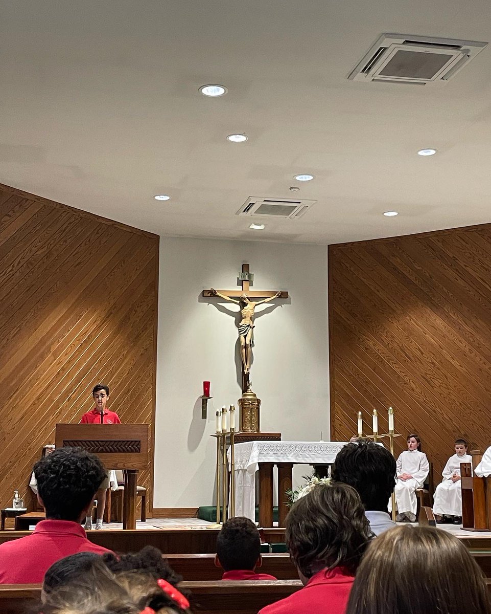 SGBschool's tweet photo. The Mass of the Holy Spirit on the Memorial of Our Lady of Sorrows #mass #catholicschool #sgbstrong https://t.co/Bg1aqJVqyU