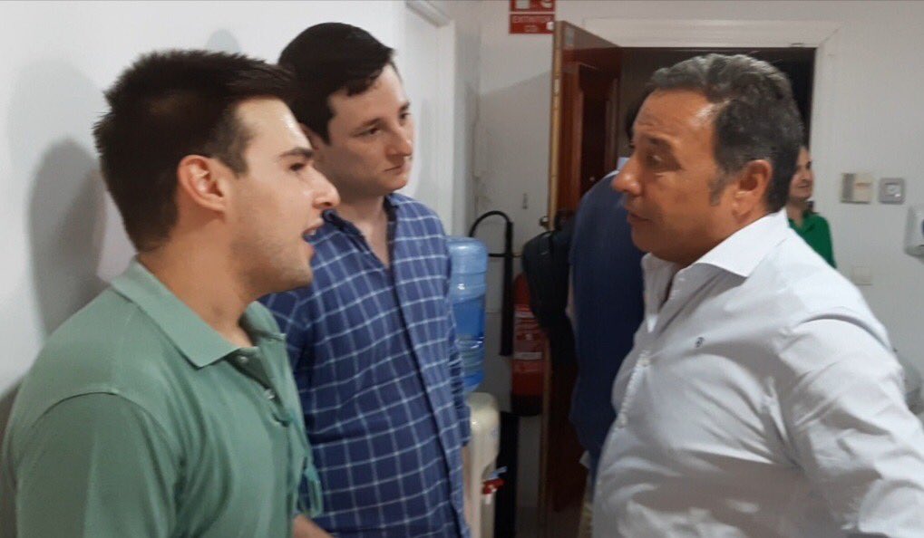 RicardoS2019's tweet photo. Hoy he mantenido un encuentro con nuestros jóvenes de @nnggsevilla que cada día trabajan codo con codo con las estructuras del @PPdeSevilla. 
Ellos, además de futuro son el presente y nos enseñan cada día a asimilar las transformaciones que vivimos en nuestra sociedad https://t.co/FcLom4OjLm