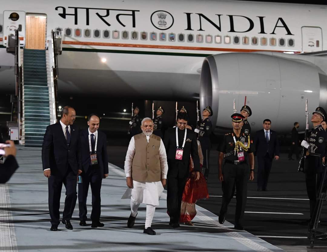 deepakbankabjp's tweet photo. देश के यशस्वी प्रधानमंत्री श्री नरेंद्र मोदी जी शंघाई सहयोग संगठन के राष्ट्राध्यक्षों की परिषद की 22वीं बैठक में हिस्सा लेने समरकंद, उज्बेकिस्तान पहुंचे। https://t.co/ctH98AuVrY