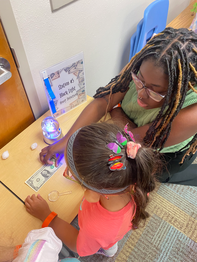 tqpdowntownexp's tweet photo. Earlier this week our TQP partner Union Park Elementary School and our TQP interns at that site held an educational carnival for their students! The Carnival Thrills &amp; Dollar Bills event encouraged movements in teaching and learning activities! What a blast!

@UCFCCIE https://t.co/d8f2MF8Fsu