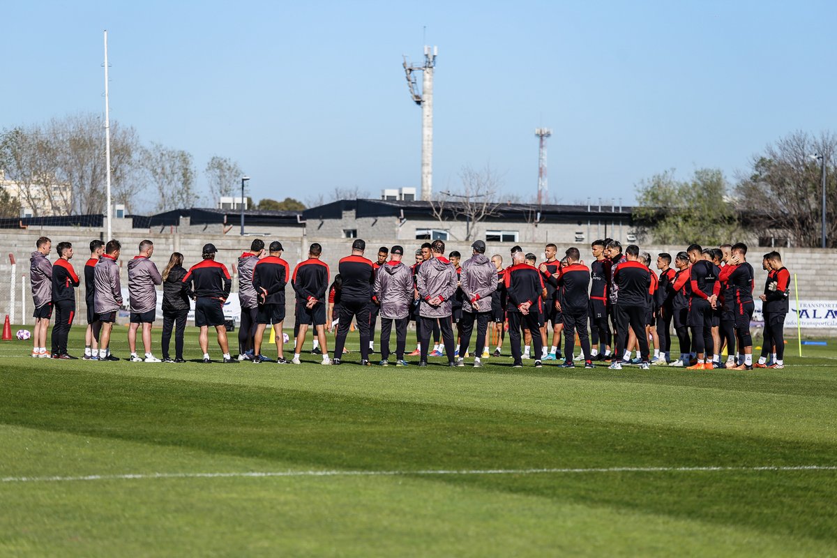 CAHuracan's tweet photo. #Huracán 🎈¡Vamos que esto sigue! 😎

🔜 Enfocados en el próximo objetivo, siempre unidos. https://t.co/FvlDr3GwfQ