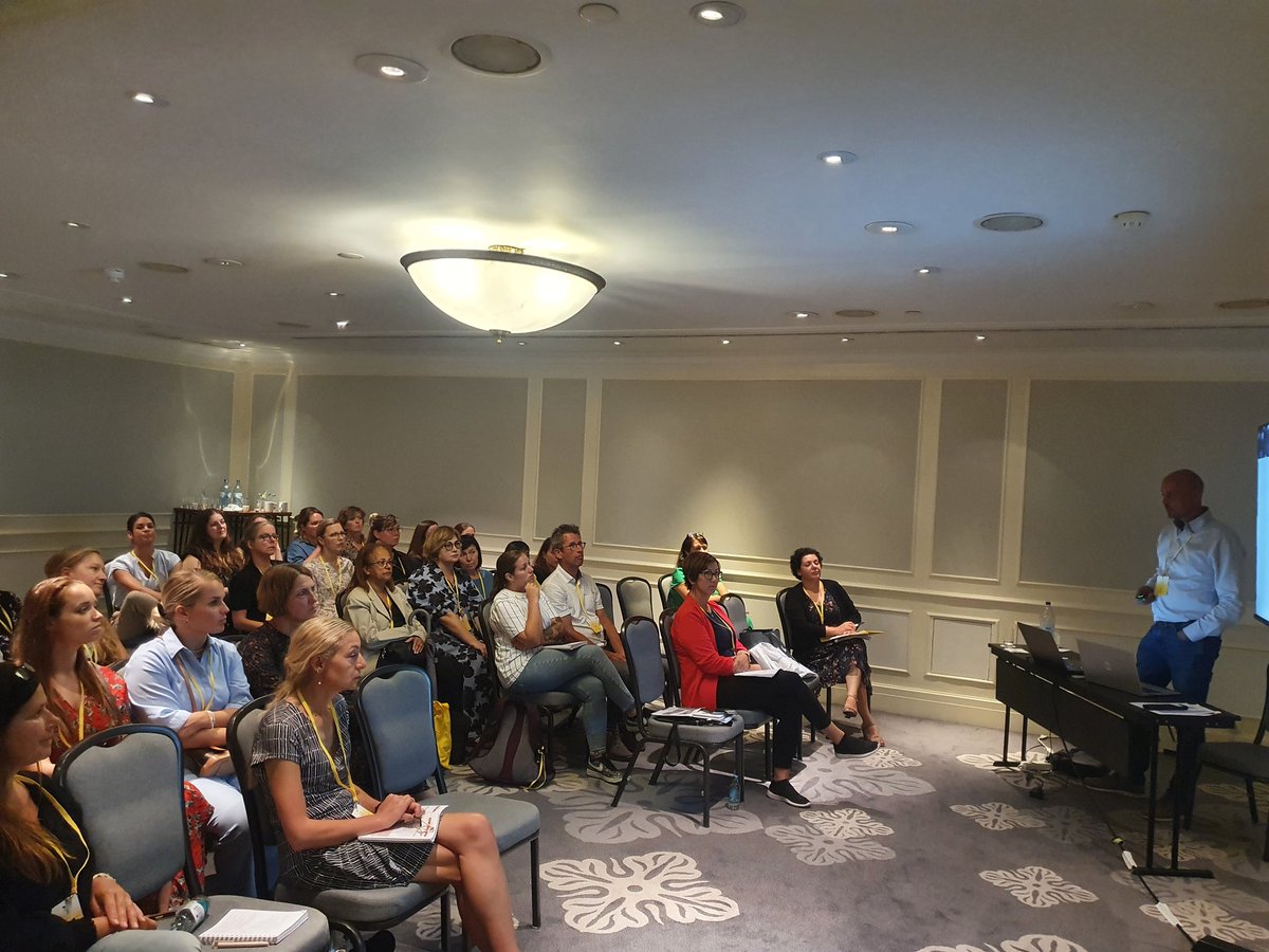 lindakronenberg's tweet photo. International interest in front of the research of our MANP students @DimenceGroep at #ECMH2022 at Lissabon. https://t.co/6Rhf4VcI7x
