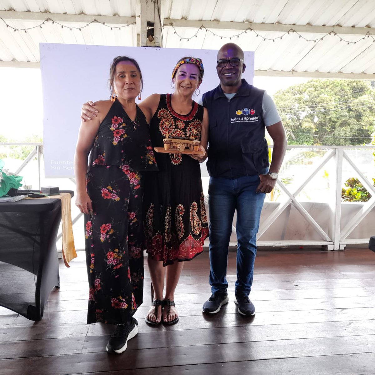 MartaISernaN's tweet photo. .@PTA_Colombia Todo un gusto compartir con @anamargaritapv y @SantiagoPTA en jornada formación tutores Pasto y Tumaco, equipos comprometidos y apasionados que nos dan esperanza  sobre el futuro de nuestro Programa. @Mineducacion @Daz4Grace @DazRubiano @DIANAECHAVARRIA @DPulecio https://t.co/vHU1exa6w7