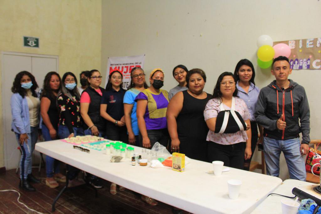 HeliodoroMorga's tweet photo. Mis felicitaciones a las mujeres que hoy participaron en el taller de elaboración de jabón y talco. 

Estas actividades tienen como objetivo fortalecer sus ingresos, para que tengan independencia, libertad y empoderamiento económico 💜🙌🏼 https://t.co/r0tZfAot36
