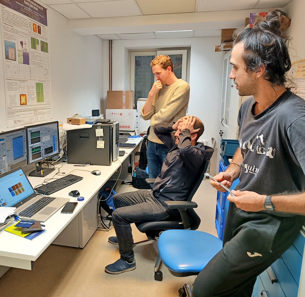 nanosurflab's tweet photo. 🗺️ The best minds of each continent are working hard to understand what's going on in our lab today 🔬 can you guess what are they measuring?

Thanks Cosme @UAM_Madrid @IMDEA_Nano and Ben @MonashUni for the visit! https://t.co/HWjeeDkJWX
