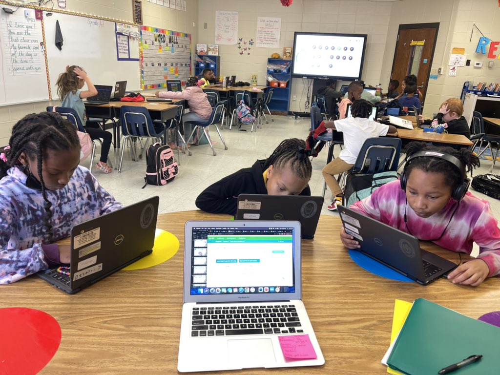 MrsFreemanLVES's tweet photo. IXL Jam session on cause and effect! @TechSavvyC #laughlovelearn #LVES #NCSSbethebest https://t.co/DwdXhLXW1s