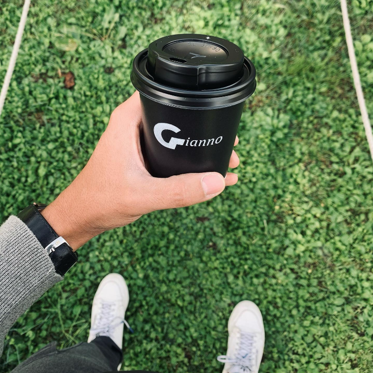 ecoshopping_it's tweet photo. "Semplice, bello e di gusto" i valori di Gianno espressi in un bicchiere personalizzato.

➡ Cosa aspetti a valorizzare il tuo brand partendo dal packaging? Contattaci per info e costi.

https://t.co/Nx1hT0hxQ8 https://t.co/2ugoDdVnRX