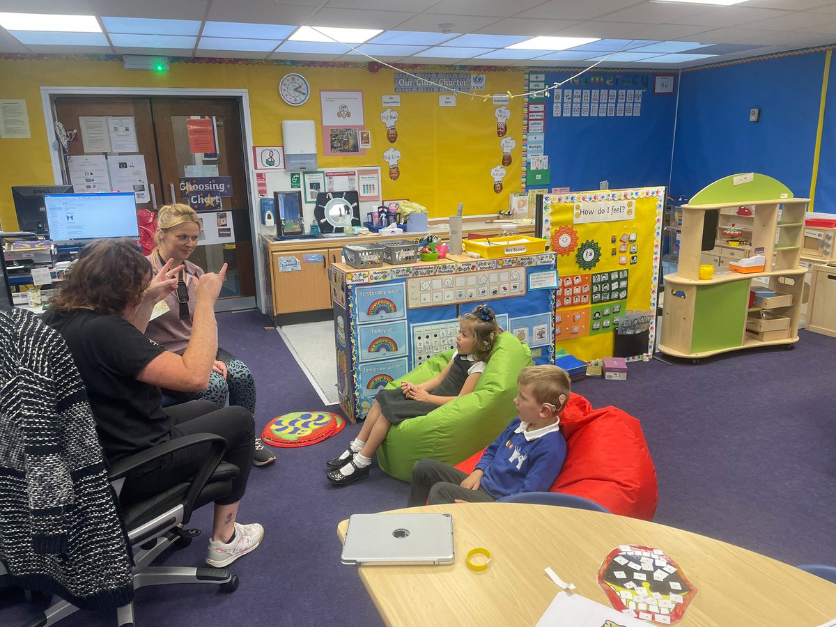 WindsorParkFalk's tweet photo. Thank you Sally for signing a story to P1/2 today. ๐ Sally is a former parent and very good friend to Windsor Park. We are delighted that she has agreed to volunteer with us. #PositiveDeafRoleModel https://t.co/NVUXuKHKjF