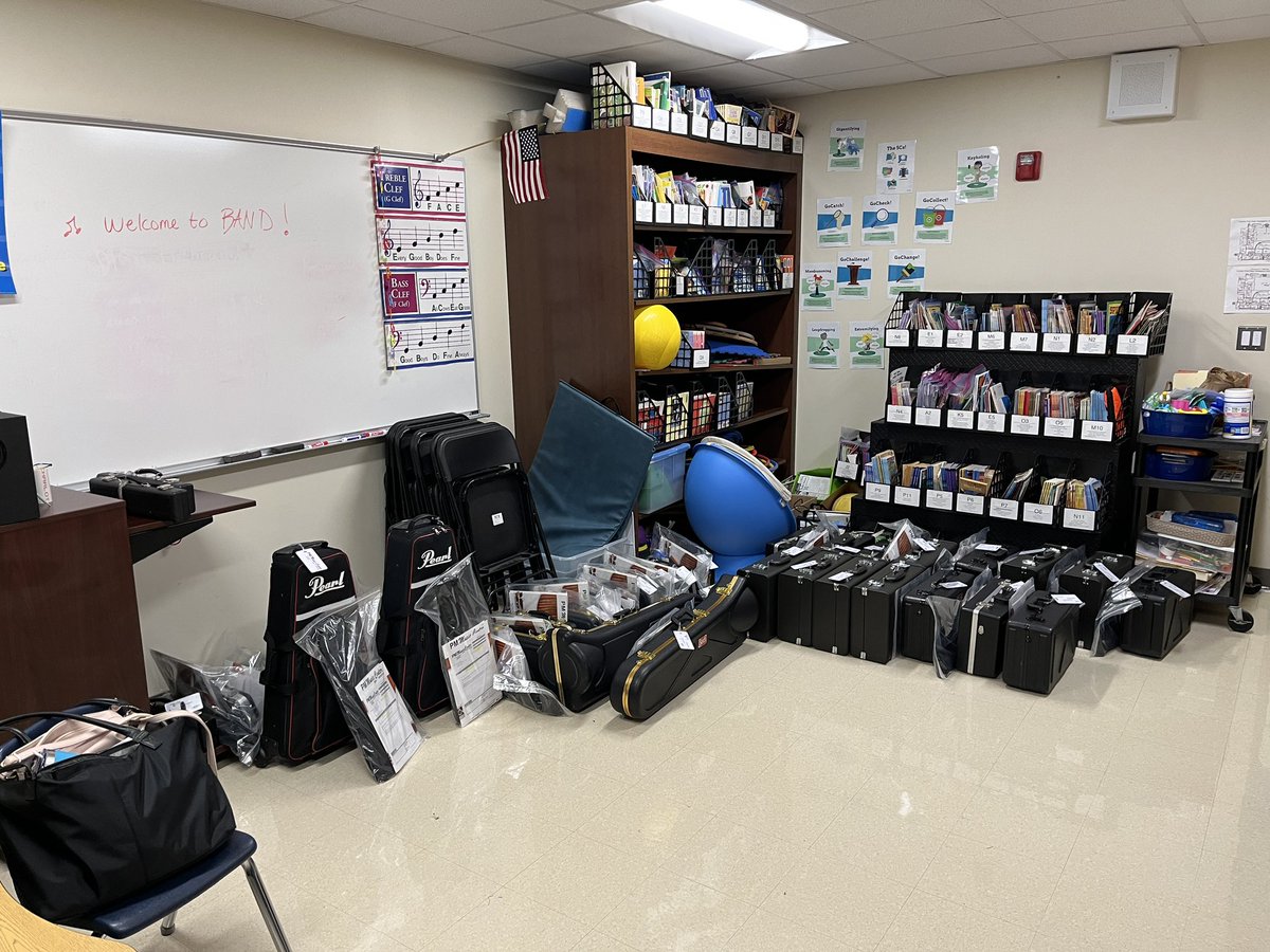 WS101band's tweet photo. What does this picture say? It SCREAMS excitement—97 new band members in D101!!! I’m grateful for support of parents and to be able to teach these awesome kids🎵 also huge shout out to PM Music Center for preparing all these instrument! https://t.co/sQ5L3duuKa