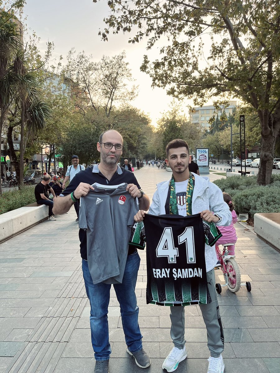 Birbirinize “büyük”sürprizler yapın😉 

#Türkiye #KocaeliSpor 

<a href="/OvucErdem/">Erdem Övüç</a>