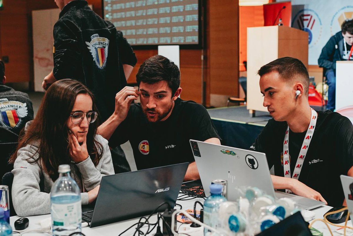 Caruchy's tweet photo. @INCIBE: 🔊 ¡Finaliza el #CTF estilo #AttackAndDefense del European Cyber Security Challenge #ECSC2022!
📅 Hasta mañana no conoceremos el resultado de la competición, lo que sí sabemos es lo orgullosos que estamos de nuestro #ECSCTeamSpain 🇪🇸.
¡Va… https://t.co/OzFjliEvJn