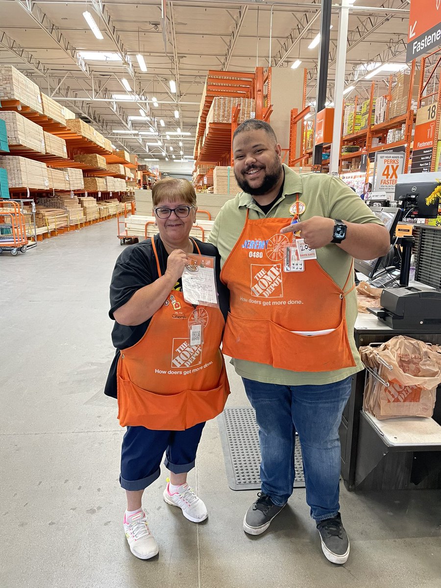 Jeremy_Bell91's tweet photo. Pro Cashier Cheryl, killed the credit game with 7 credit apps for the day!! Awesome job!! @dan__lloyd @TonyTorrez14 @Sarahpat81 @judes0401 @Daisynieves20 @darren_sygrove https://t.co/d2cQ47wlEh