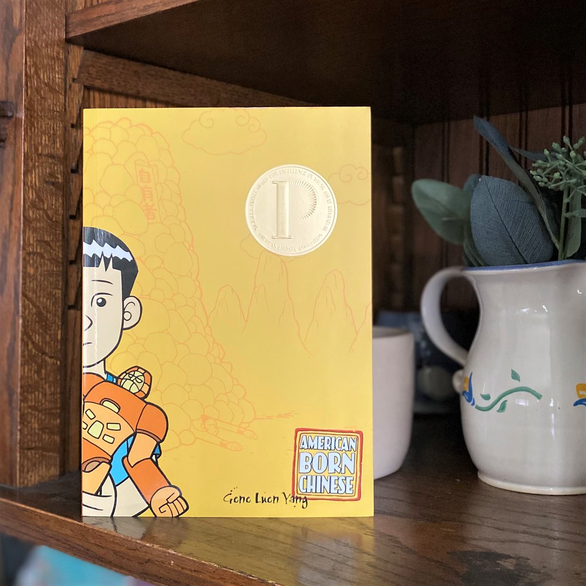 01FirstSecond's tweet image. Discover @geneluenyang&apos;s bestselling &amp;amp; award-winning AMERICAN BORN CHINESE before it premieres on TV! Click here to enter to win a signed copy: bit.ly/3eNAL44