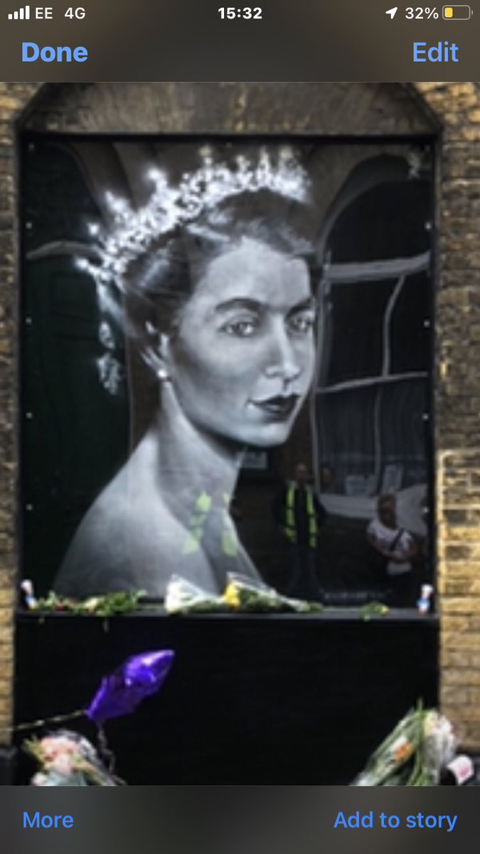 norm136's tweet image. #QueueForTheQueen #QueenElizabeth #QueenElizabethIIMemorial #bbc #skynews come and visit, local artist painted this! Rochford Square Essex