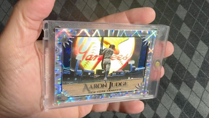csvsportscards's tweet photo. AARON JUDGE just hitting bombs into the Yankees night sky…

•••Custom ART Cards•••
All hand cut by exacto blades and handcrafted together using original cards and mix mediums. 

Card is available, DM if interested. 

#whodoyoucollect #3dart #cardart #cardartist #customsp… https://t.co/BfAGW4D8ji