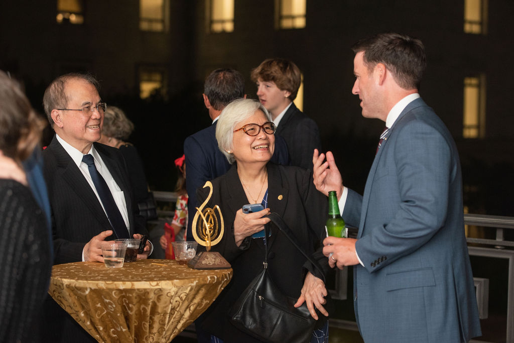GoldGooseAward's tweet photo. Check out some highlights from a joyful night of getting our Goose on! White House Correspondents' Dinner, you may have some competition for the title of "Nerd Prom." 😉 #GGA22 @whca @franksesno @repjimcooper @sudipsparikh https://t.co/l2L4KBFPJ4