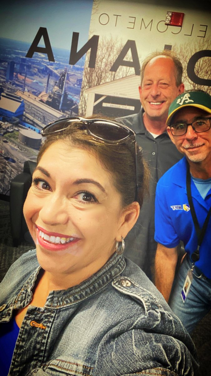 clineavebridge's tweet image. Breakfast drop off today with @SwiftTransport , Gary, IN. - in appreciation of truckers and all they do, also got this awesome photo op with Ed &amp;amp; Tibi, great gentleman!  
#swiftdaw #NTDAW2022 #ThankATrucker #savetimetakecline #clineavenuebridge @TVelligan @NancyIb42800103