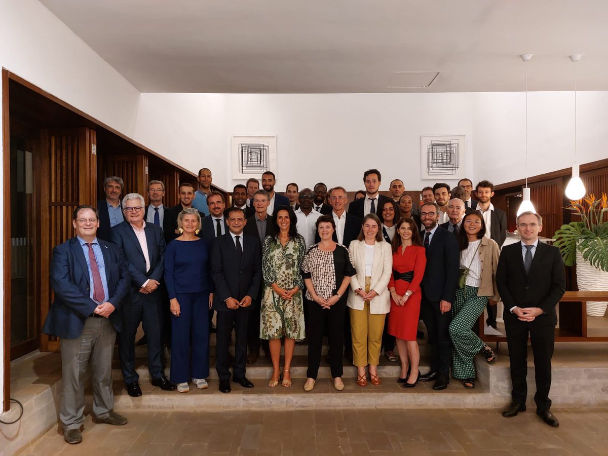 CZacharopoulou's tweet photo. Très heureuse d’avoir échangé avec les forces vives économiques françaises au Kenya. La France est le 5ème pays en termes d’investissements étrangers au Kenya &amp; le 1er de l’UE. 🇰🇪 🇫🇷 https://t.co/sQJVDAjuPa
